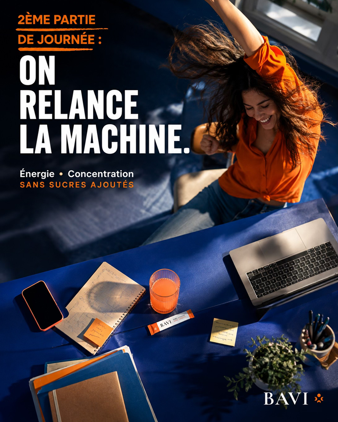 Femme active reprenant son travail après un coup de barre de l’après-midi